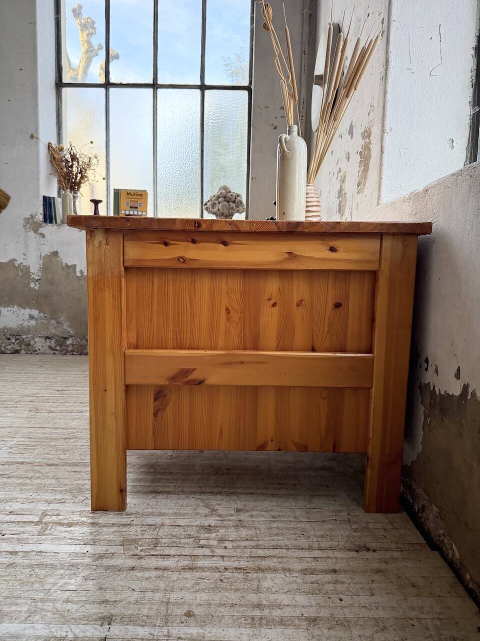 Bureau pin suédois style aperldoon 1970