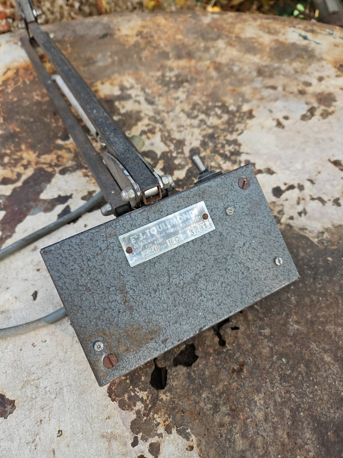 J.TOULEMONDE industrial design workshop magnifying lamp