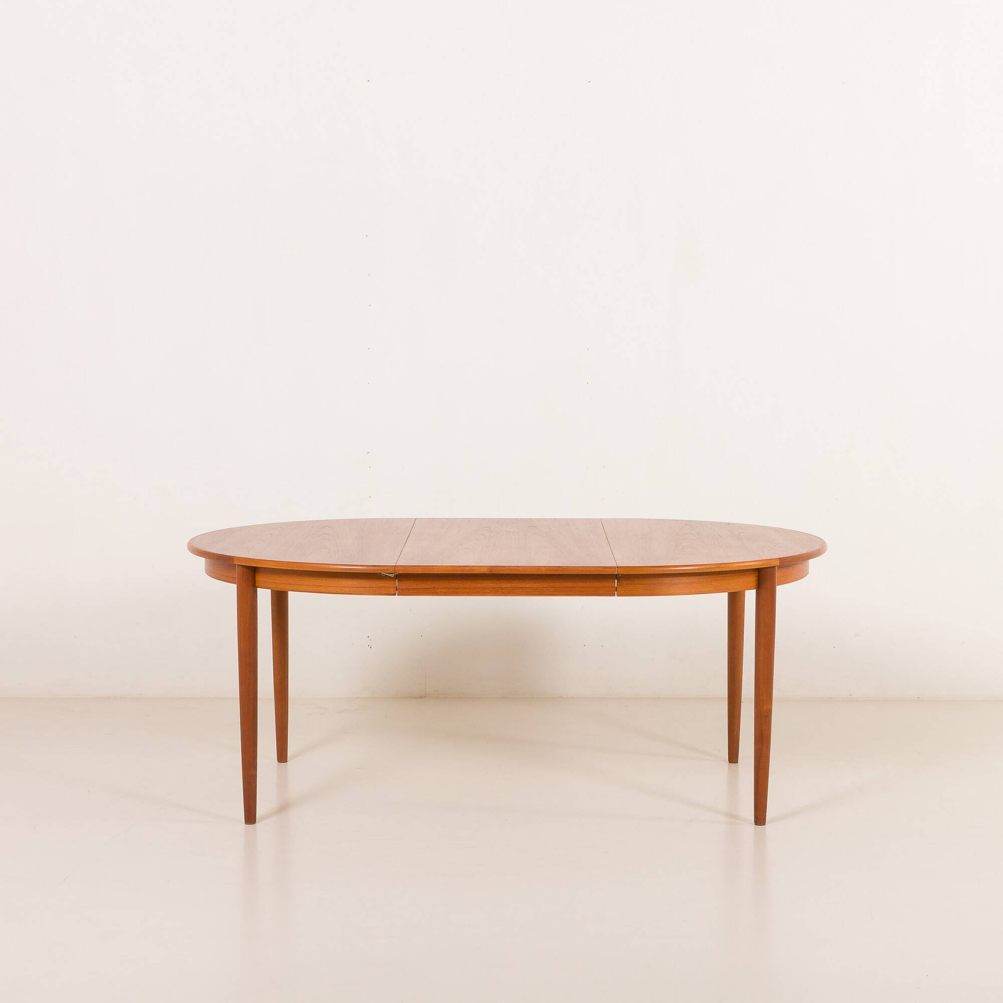 Danish round teak expandable table with 2 leaves, 1960s