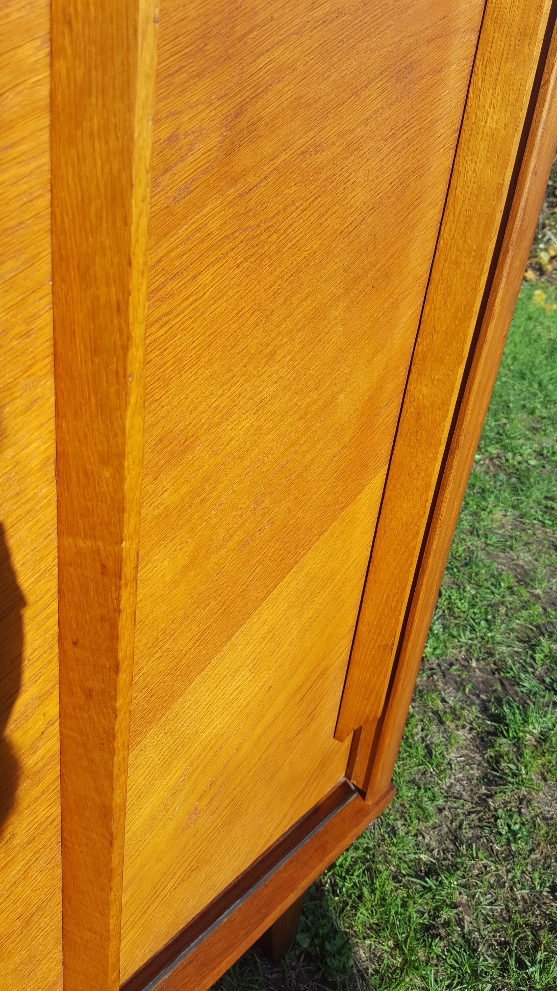 Scandinavian wardrobe foot compas vintage