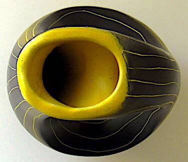 Earthenware vase decorated with yellow lines on a black and yellow background