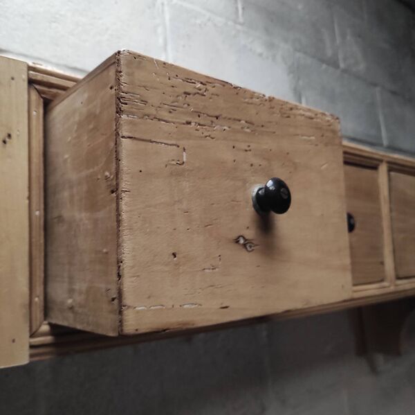 Meuble d'épicerie ancien   Meuble de rangement vintage   Caractère et fonctionnalité