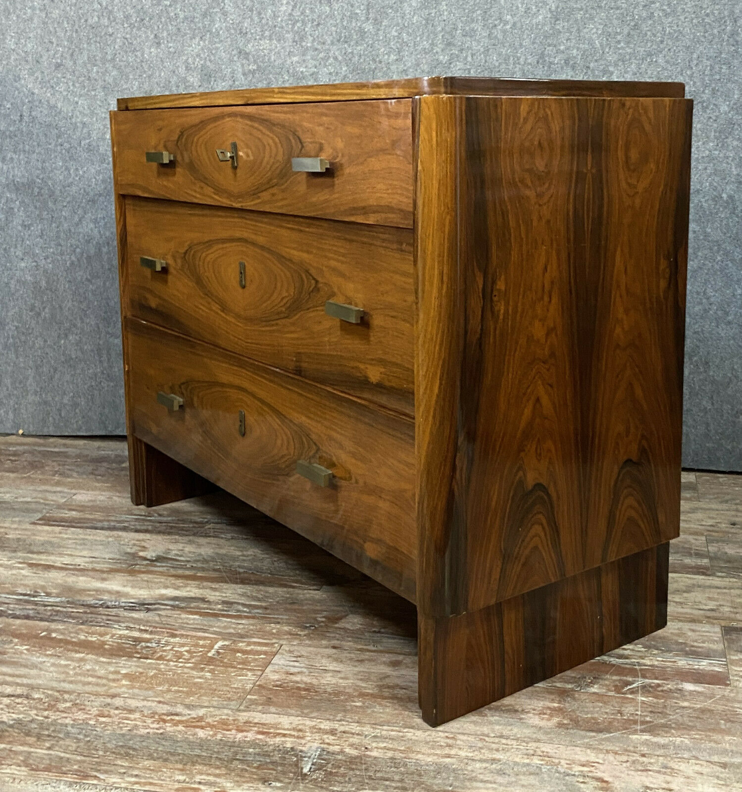 Commode époque Art Déco en ronce de noyer avec 1 incroyable ramage