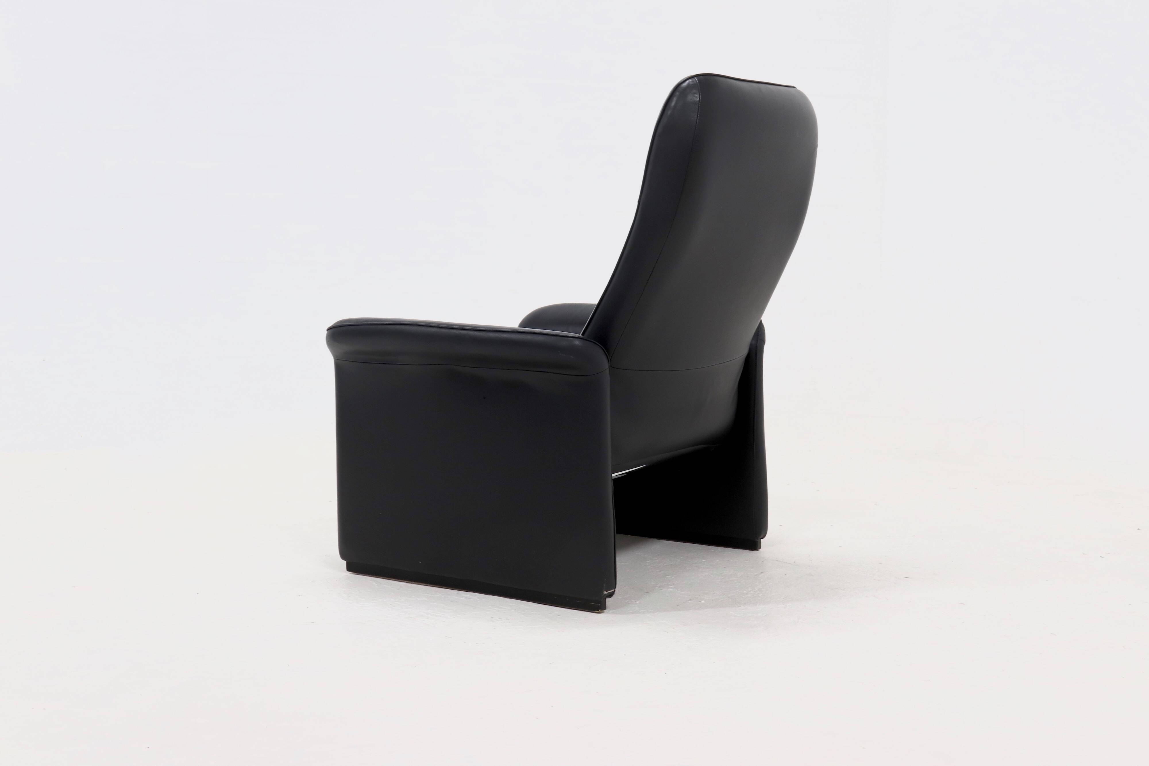 DS50 black leather lounge chair by De Sede Switzerland 1980s