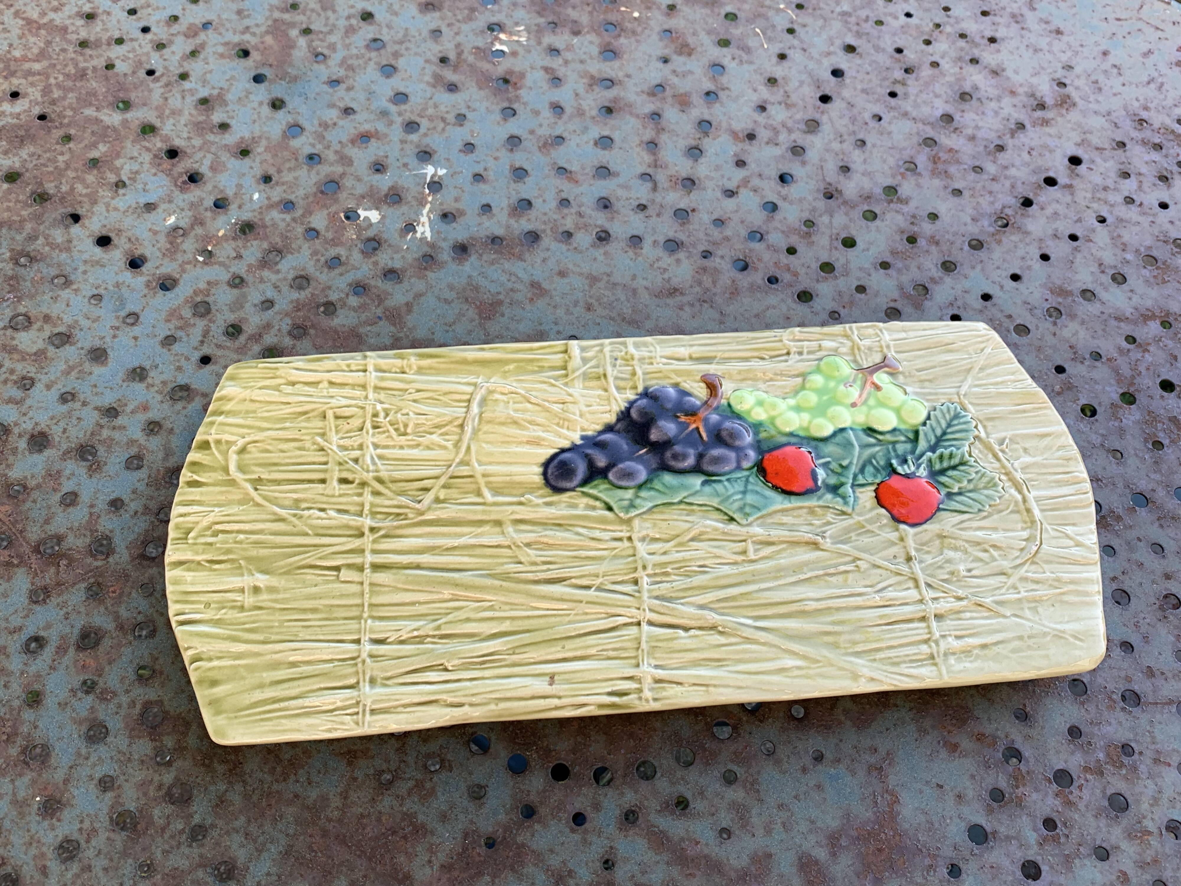 Rectangular cake dish in enameled ceramic, slip, fruit model, straw effect, vintage