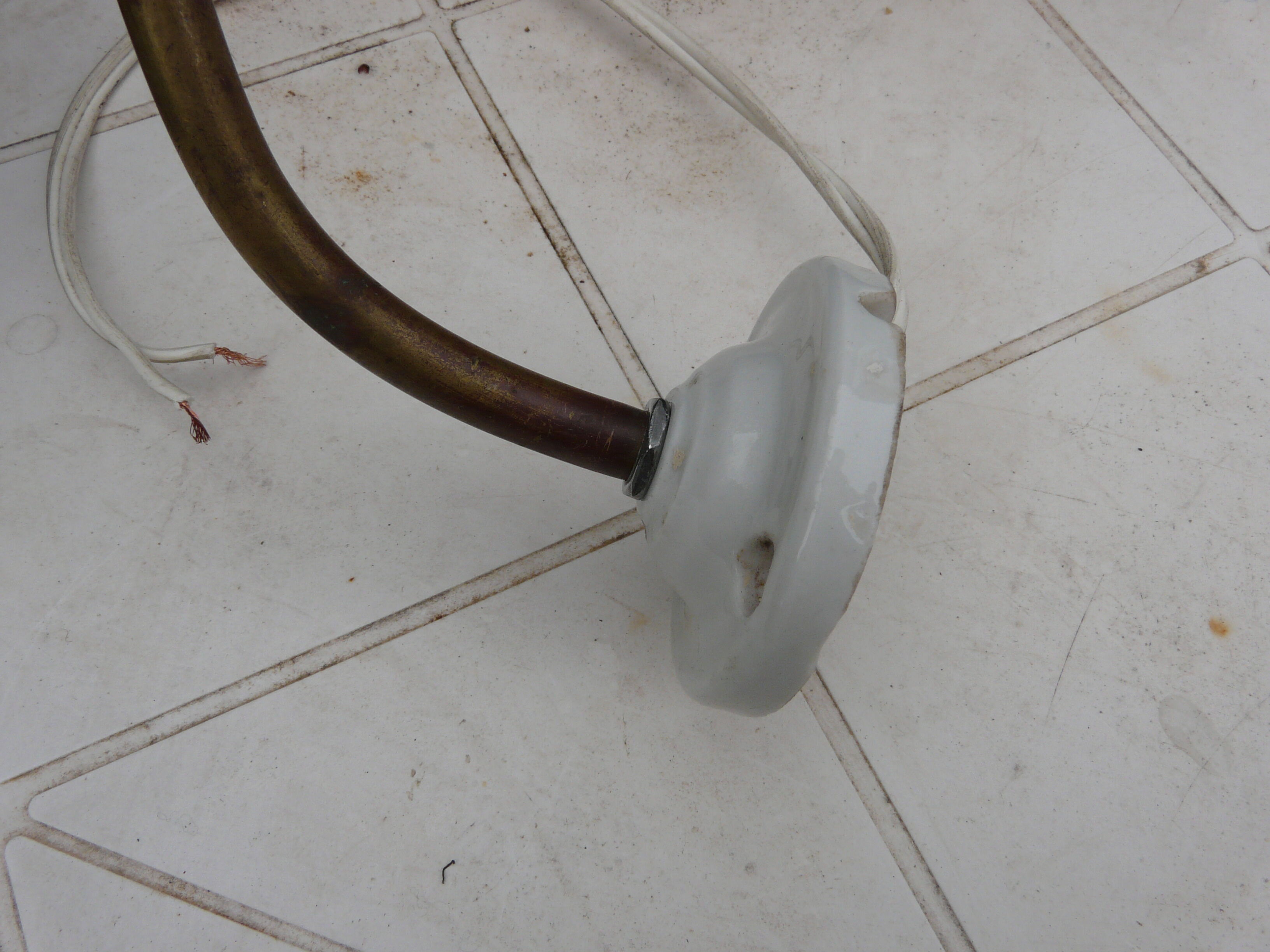 Industrial wall lamp in gooseneck sheet porcelain base