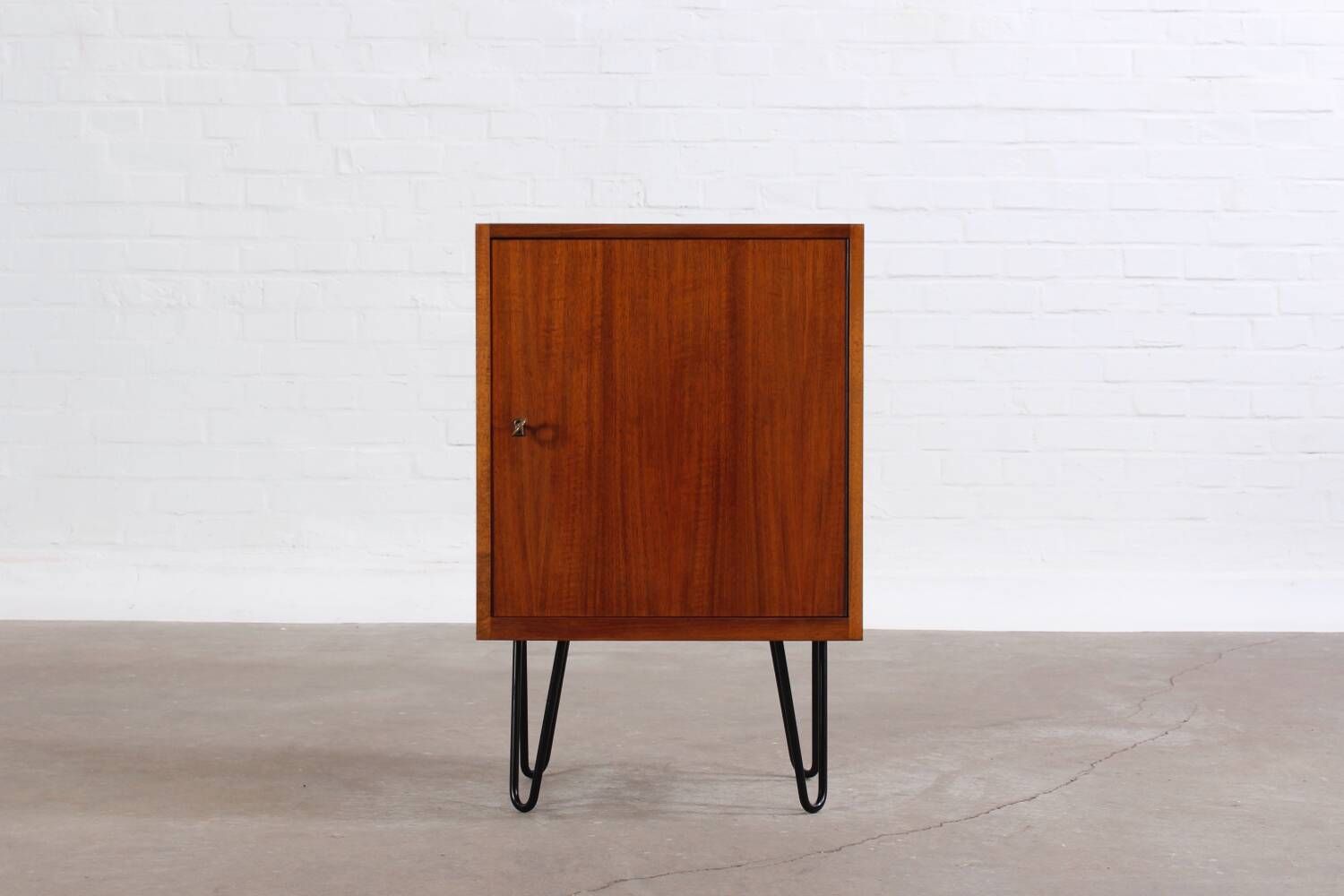 Vintage Schrank auf Hairpin Legs Mid Century 50er 60er