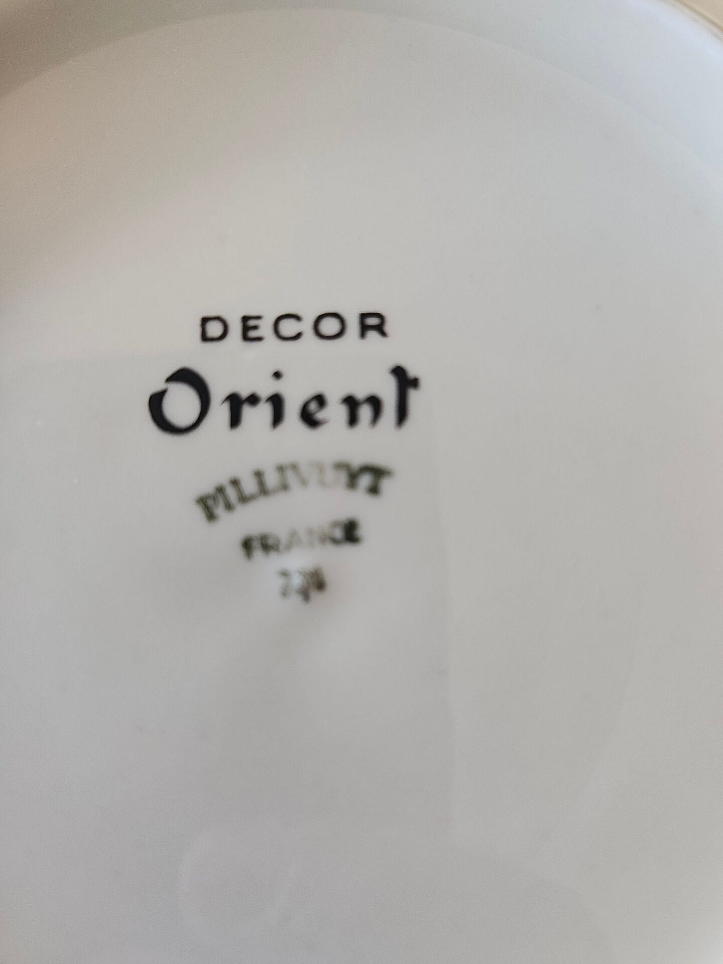 Lot de 6 petites assiettes en porcelaine Pillivuyt – Modèle Orient – F