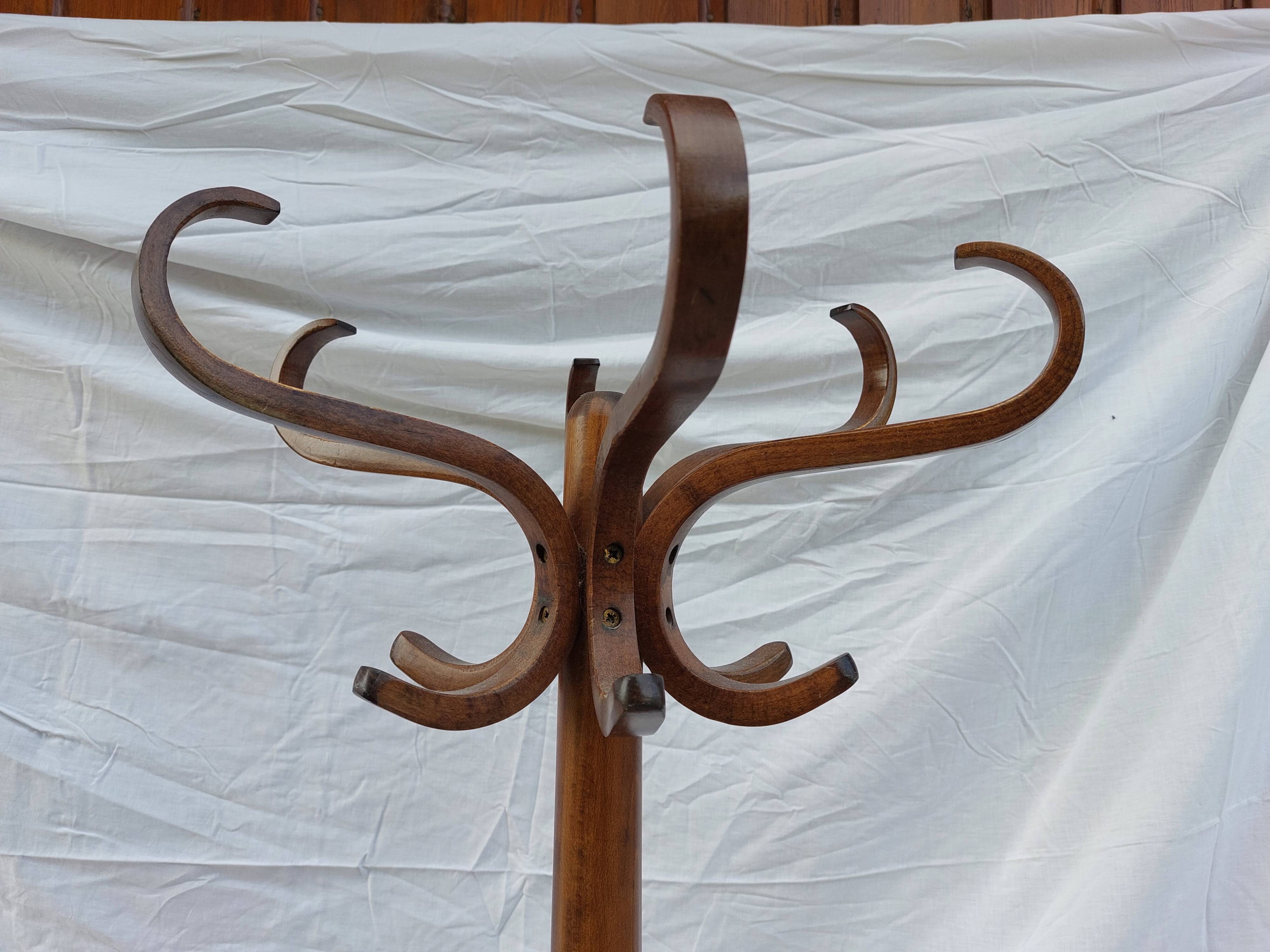 Baumann parrot coat rack