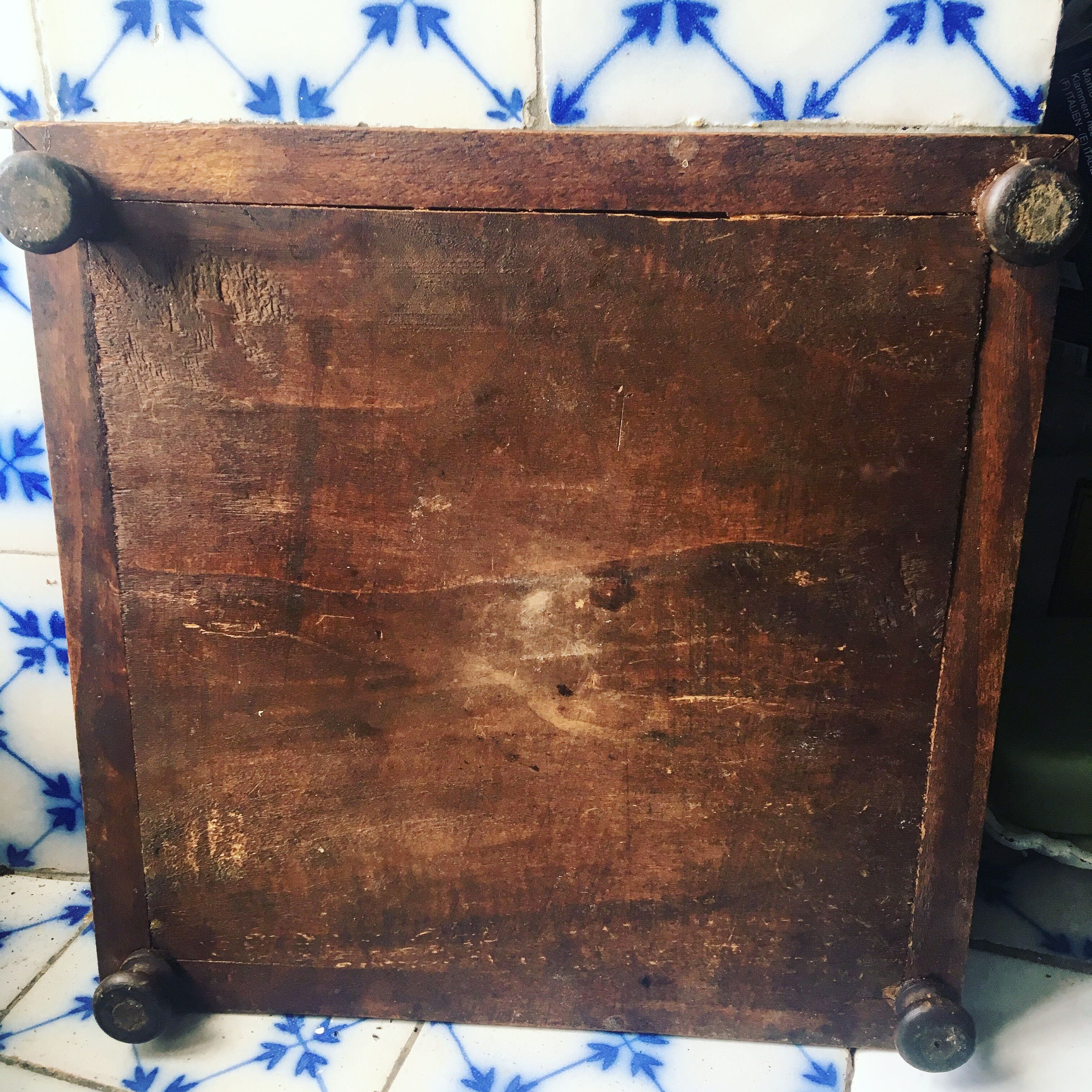 Under mat it in earthenware and wood 1920/1930