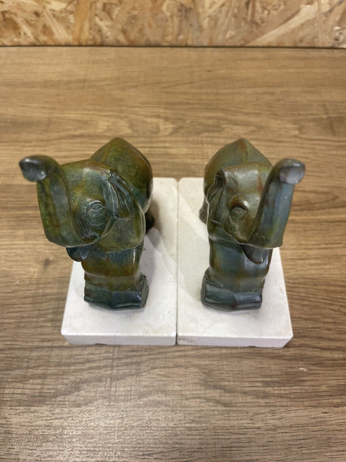 Pair of art deco bookends with elephant decoration in regulated and travertine, vintage