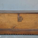 Bench chest oak end XIX