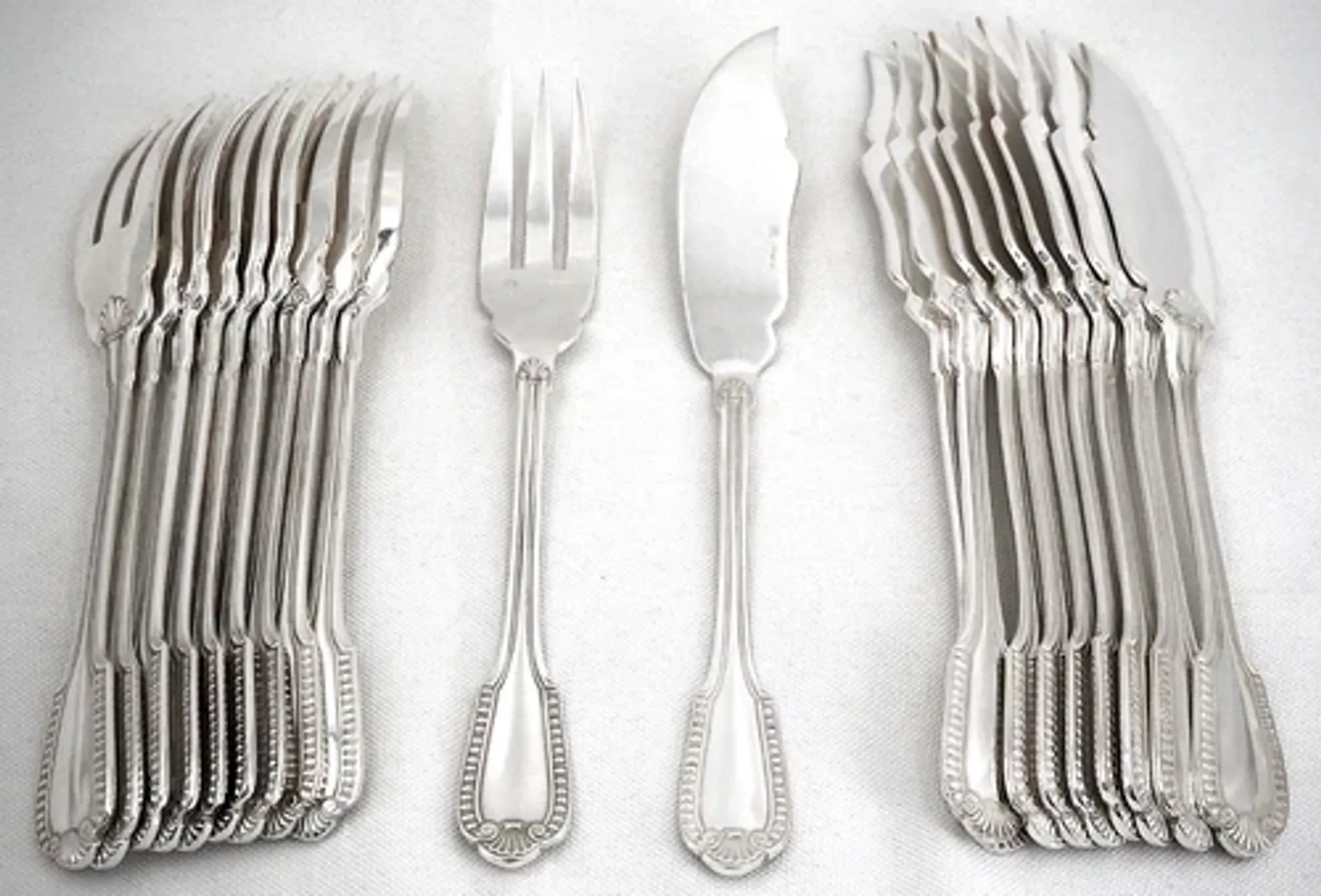 Boulenger Godrons 10 fish cutlery sets, 20 pieces silver-plated metal in excellent condition.