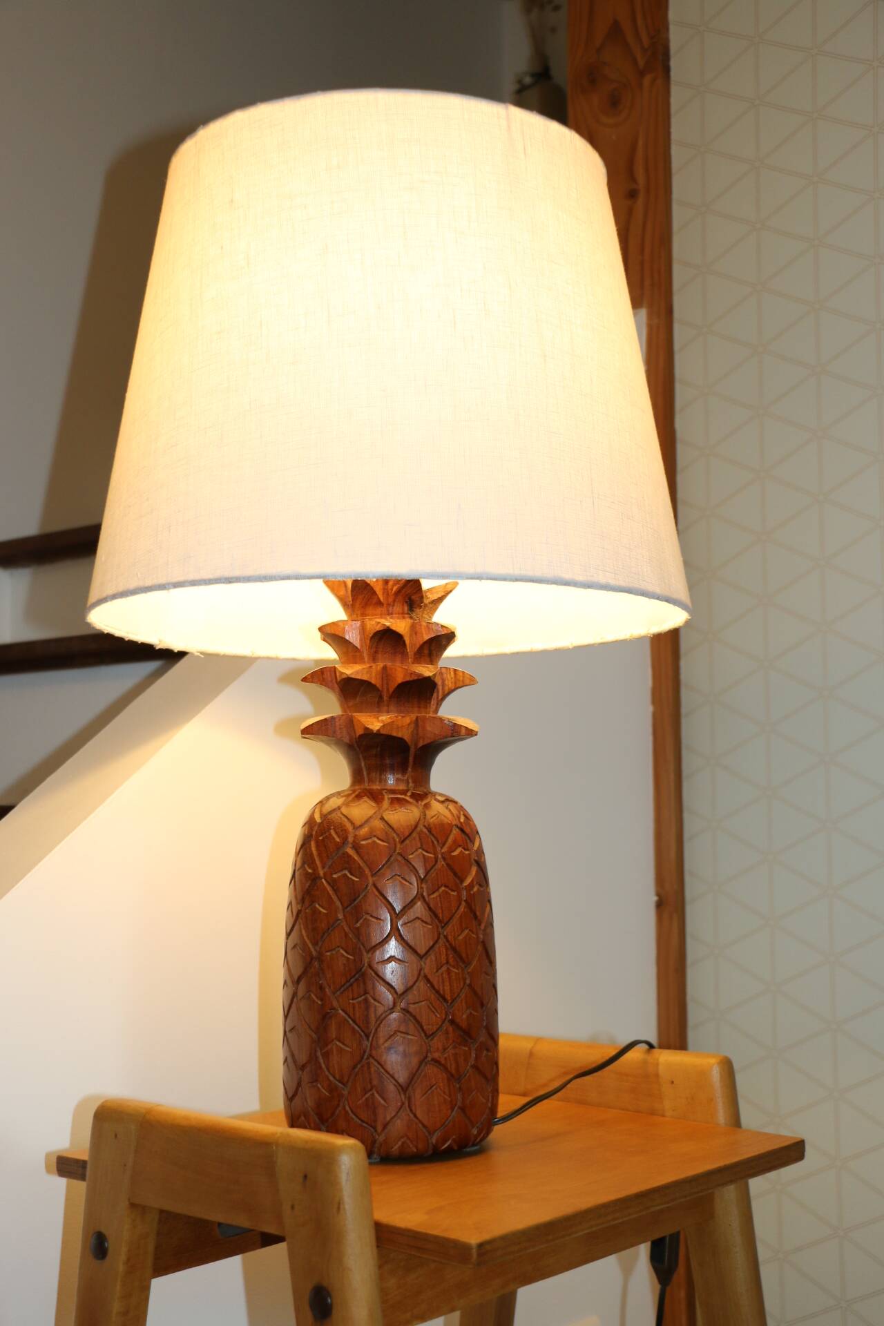 Lampe bois ananas avec abat-jour tissu 650mm