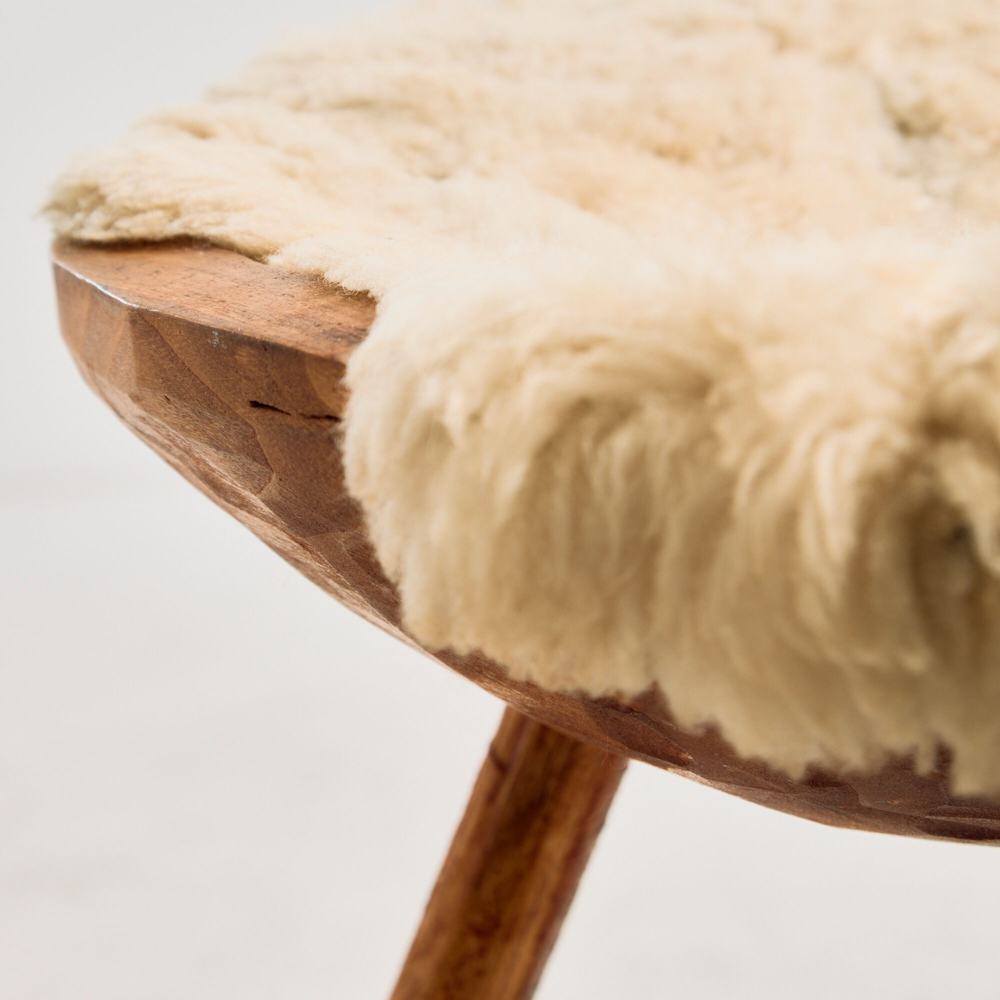 Tabouret de traite artisanal