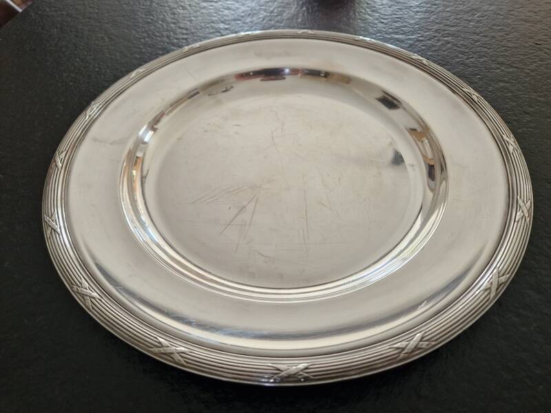Christofle - Round service plate model Crossed Ribbons - in silver-plated metal