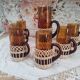 Service à citronnade 7 pièces vintage en verre ambré avec anse et contour en osier tressé