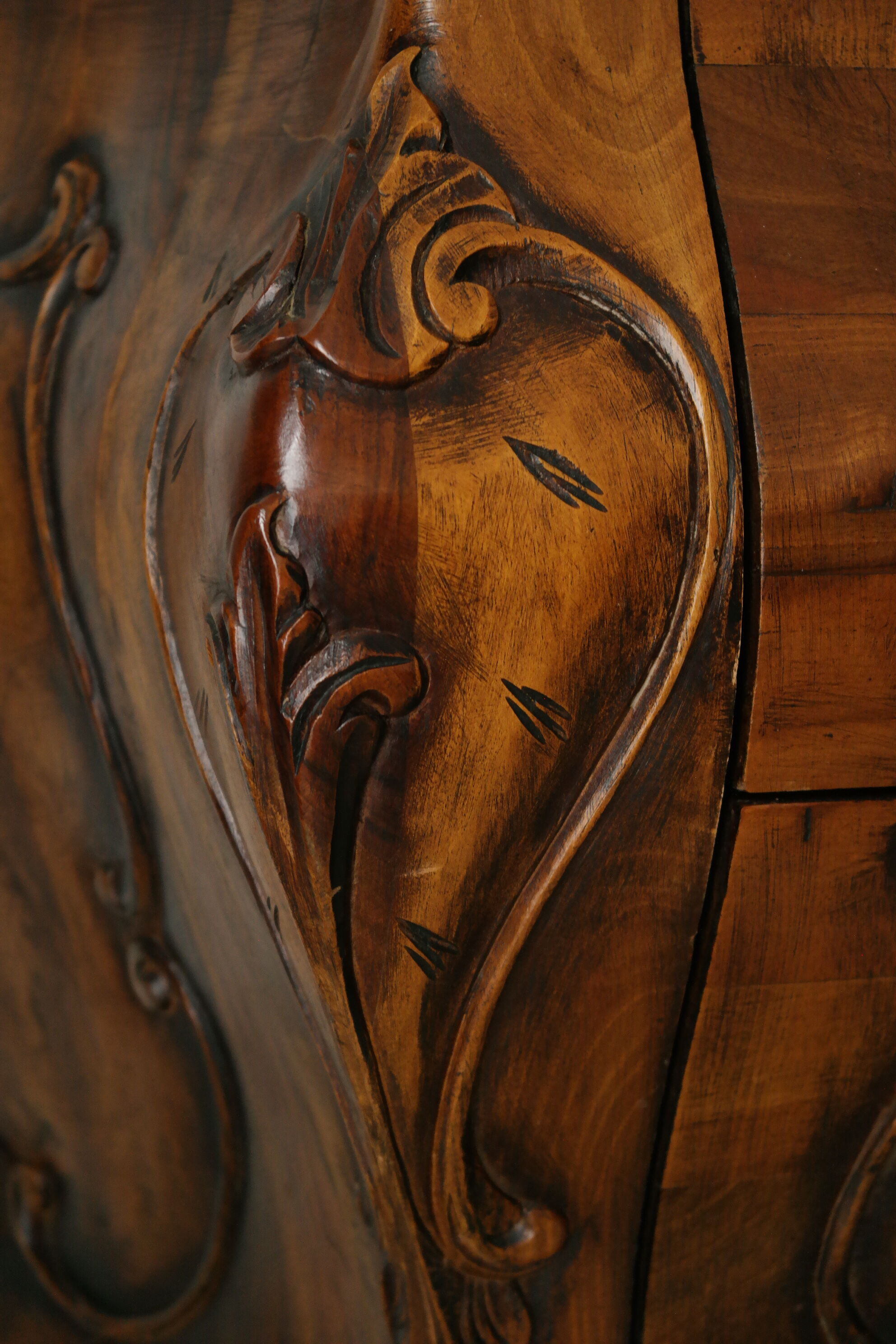 Louis XV style walnut tomb chest of drawers, 20th century