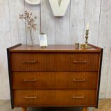 Finned chest of drawers