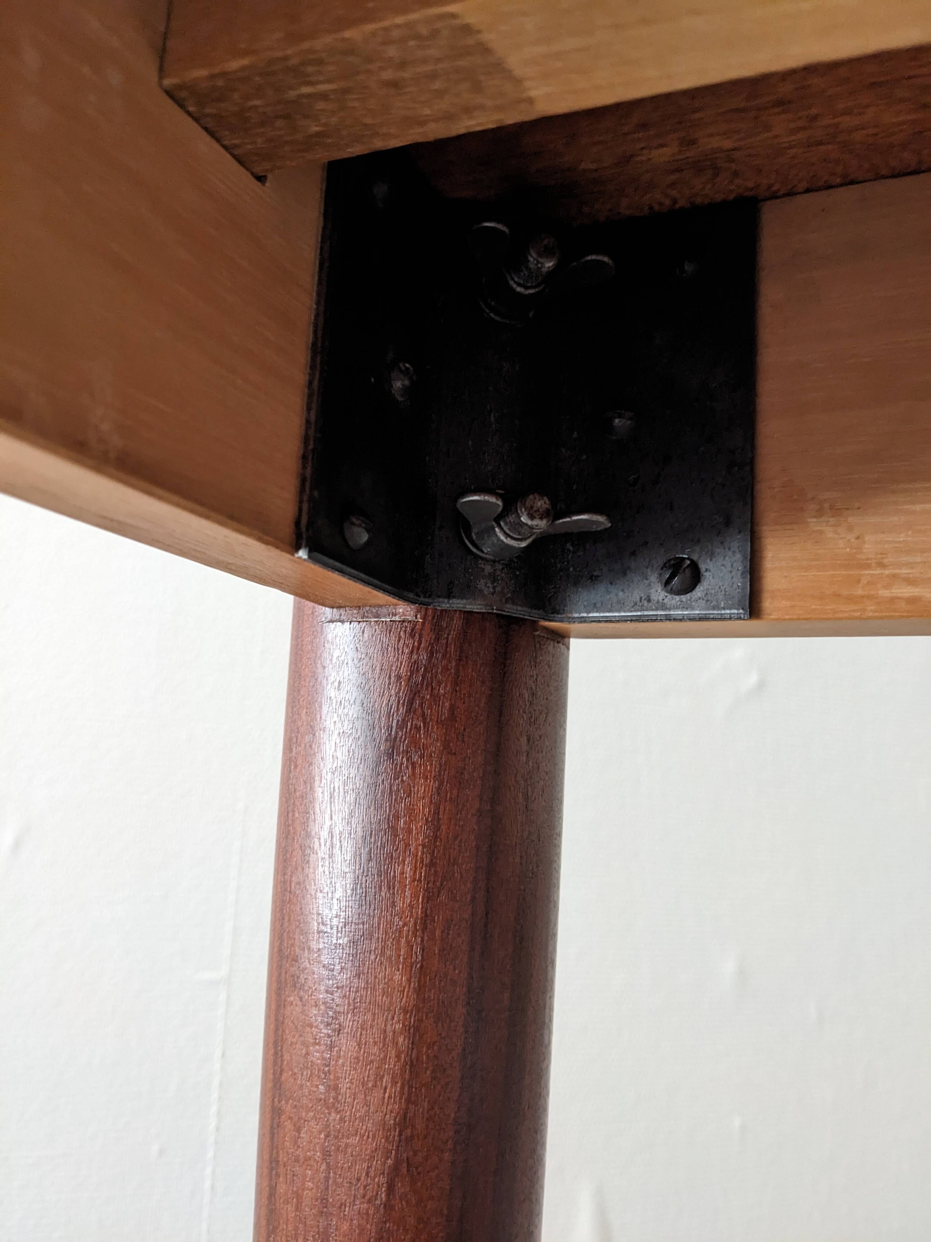 Scandinavian extendable teak dining table from the 50s/60s