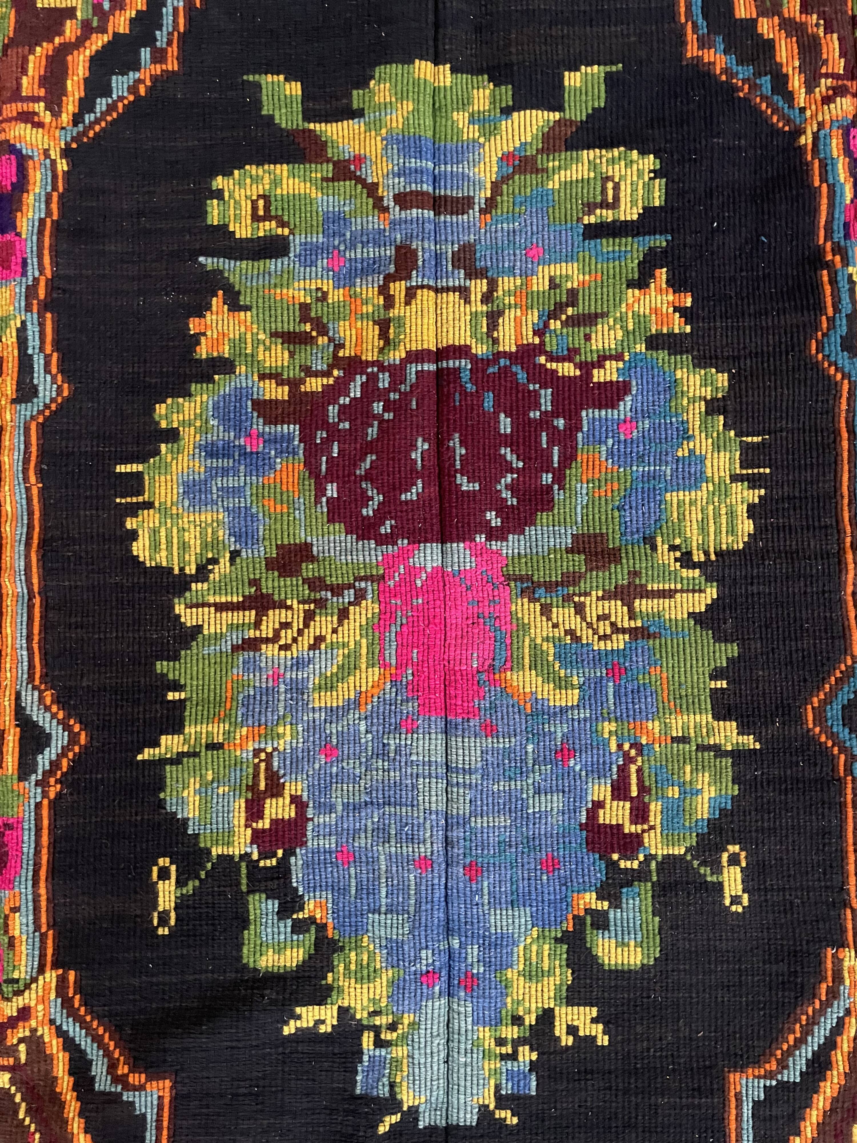 Tapis en laine roumaine vintage 227x154cm