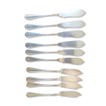 10 couteaux à poisson dépareillés, métal argenté