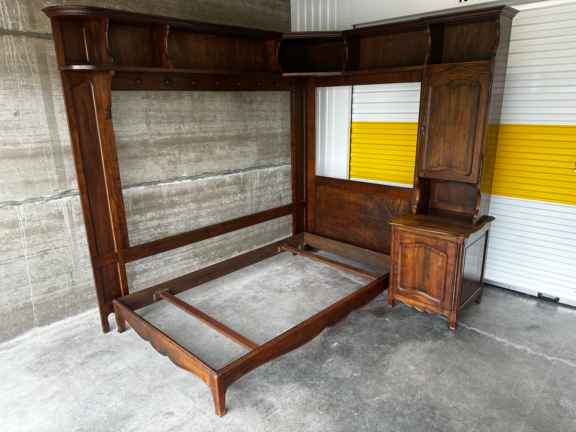Solid wood bookshelf - French work from the 1950s