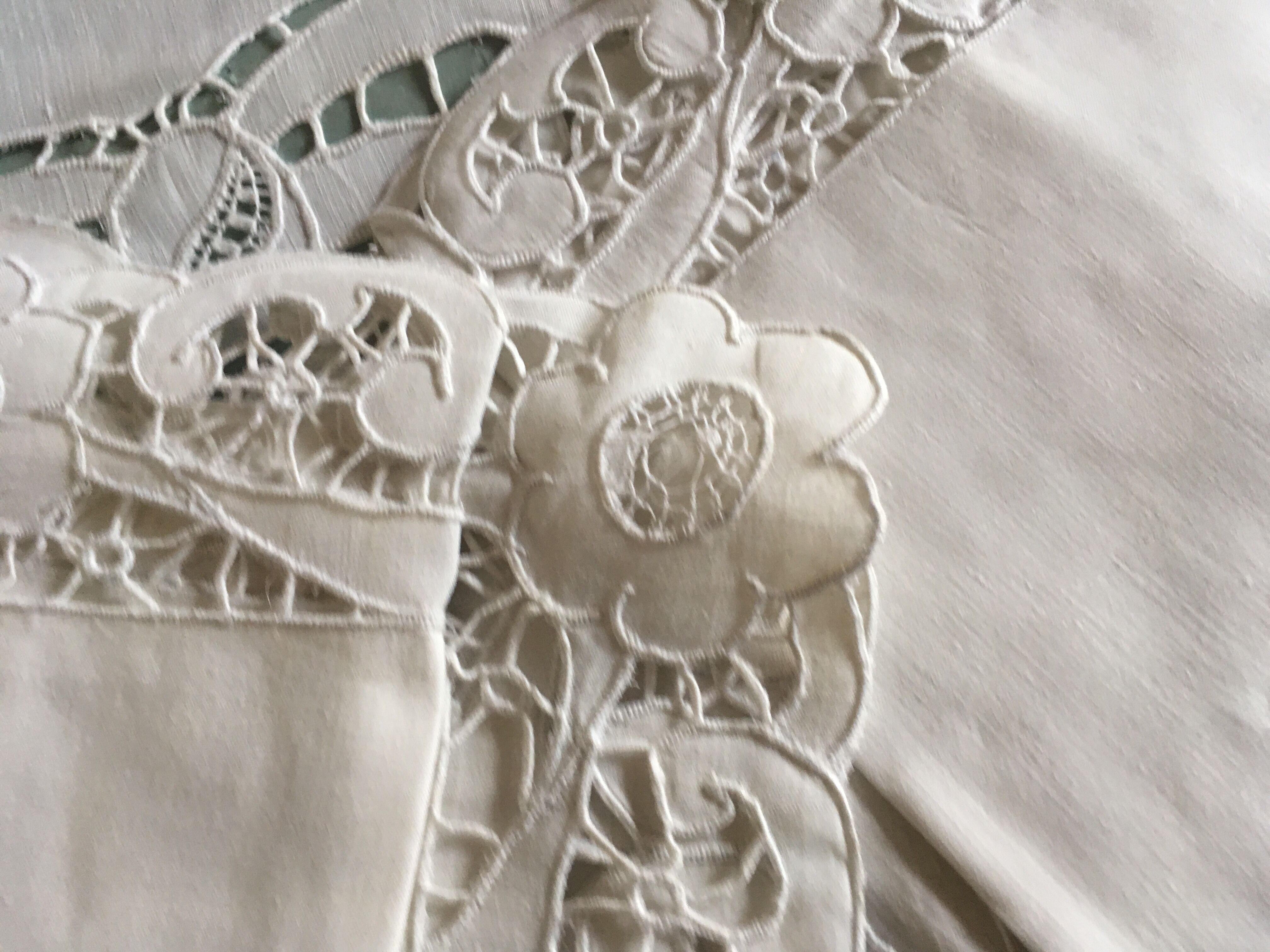 Sheet and pillowcases embroidered linen Richelieu old Castle