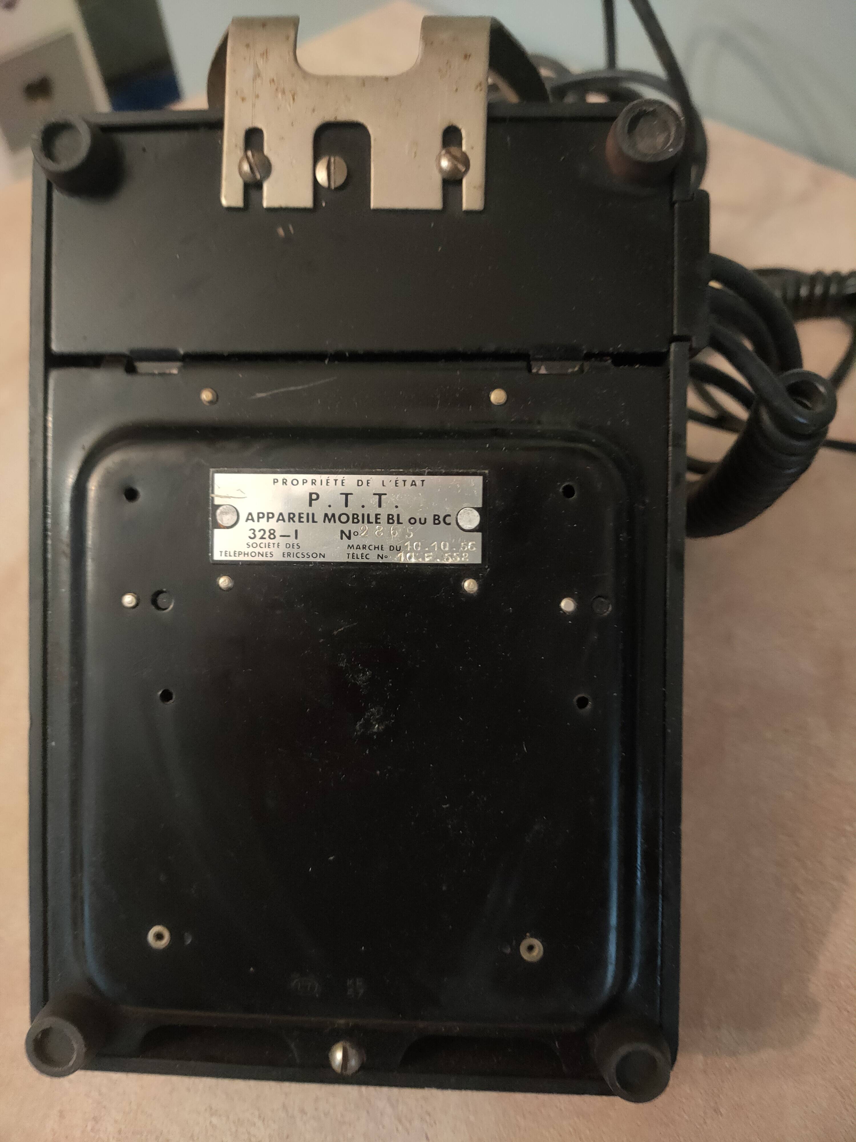 telephone from the 50s in black bakelite