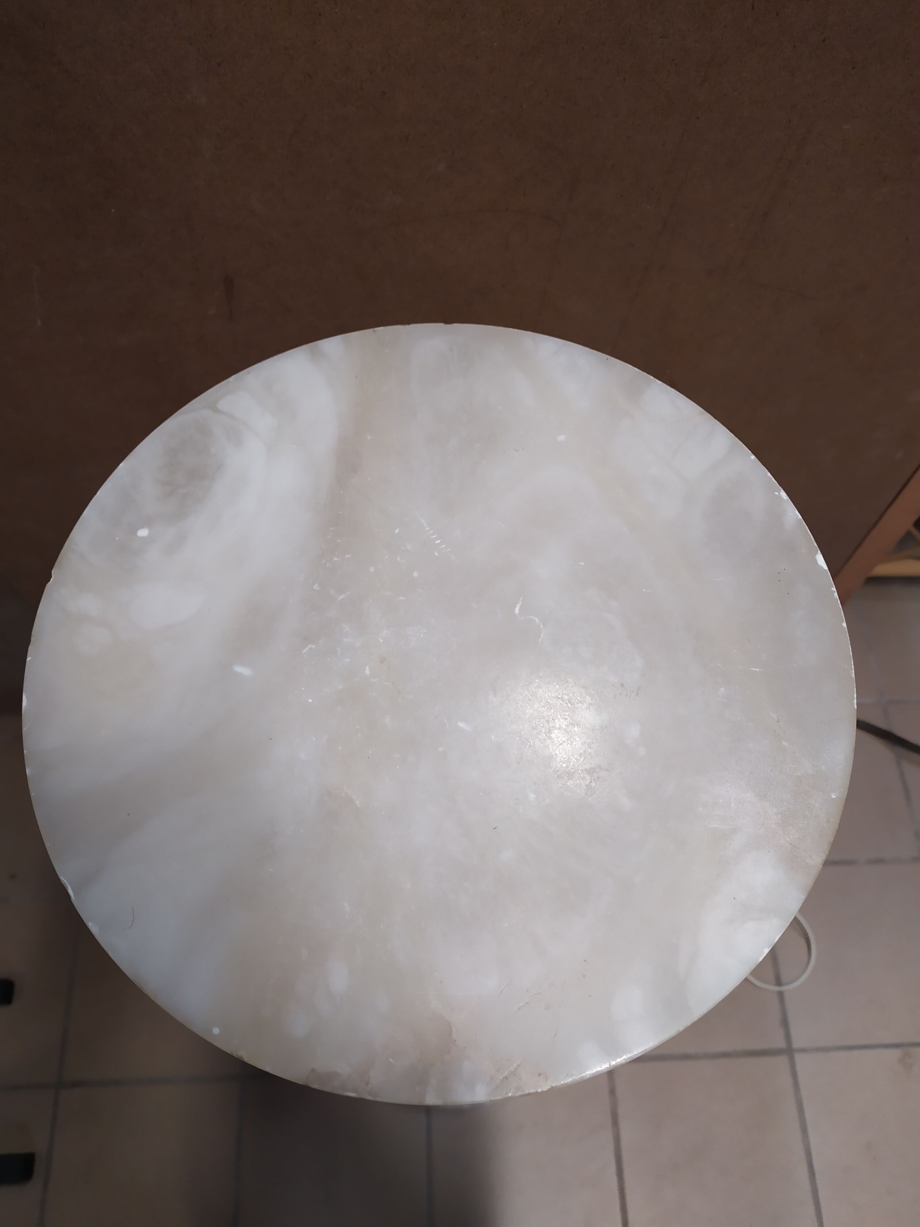 Column in bright alabaster 87 cm 3 fires