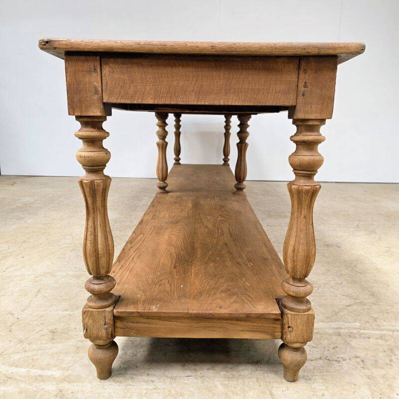 Large 19th-century oak draper's table with 6 legs.