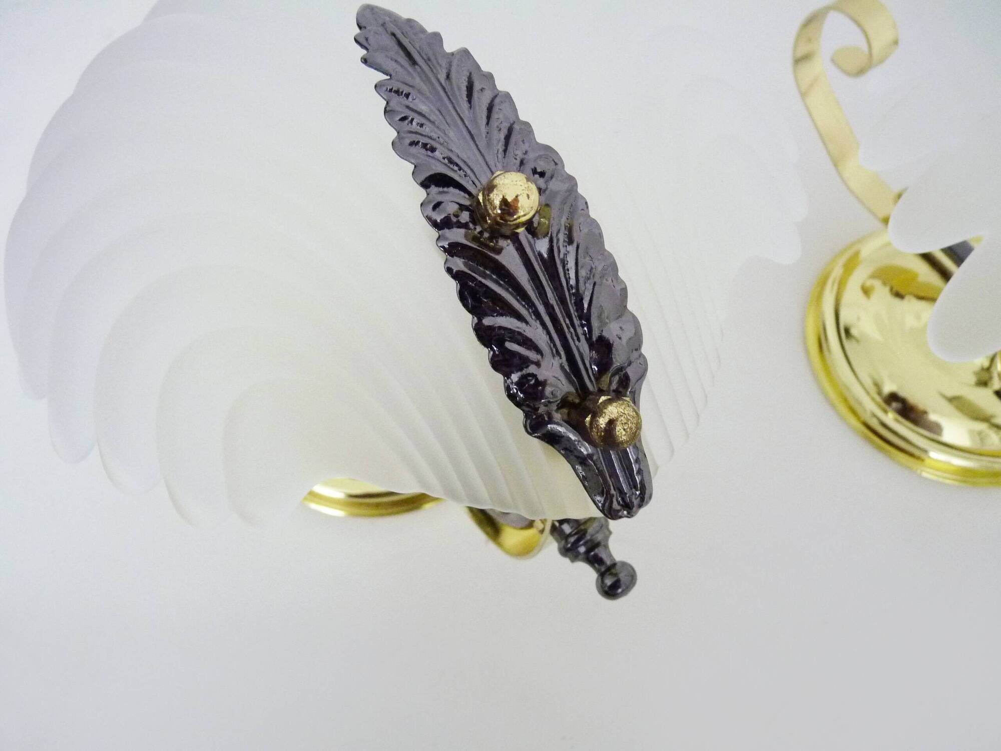 Pair of shell wall lights in glass and gold-plated metal. 1980s