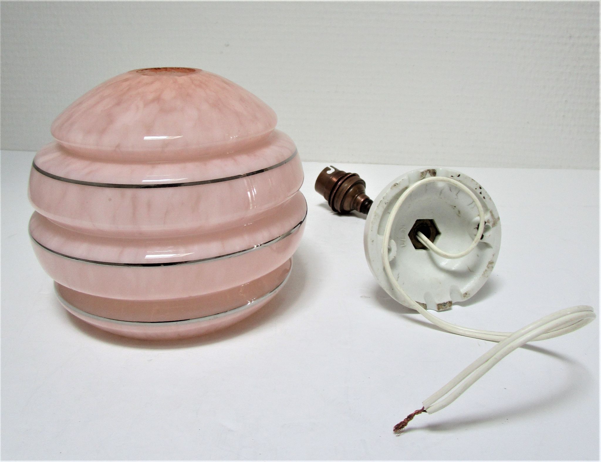 Porcelain porcelain patinated glass of Clichy pink Art Deco