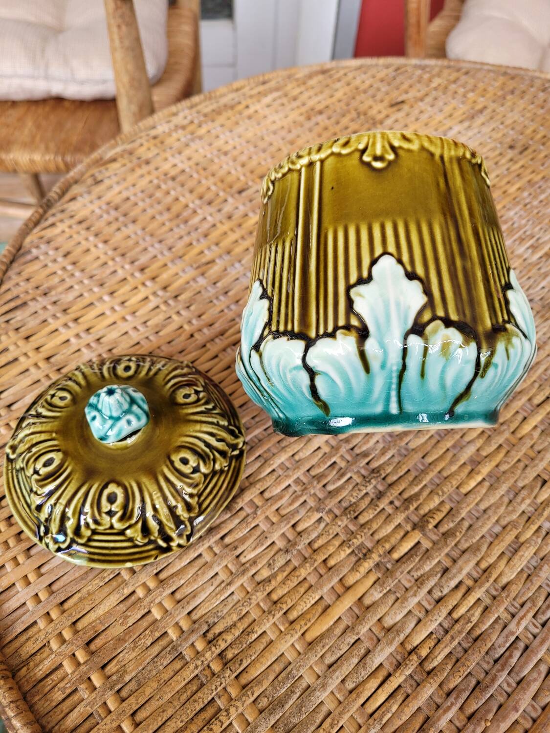 Covered slip pot