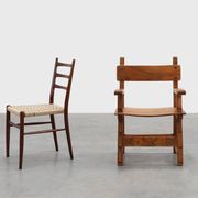 Chaise latérale ibérique en chêne sculpté rustique, Espagne vers 1900