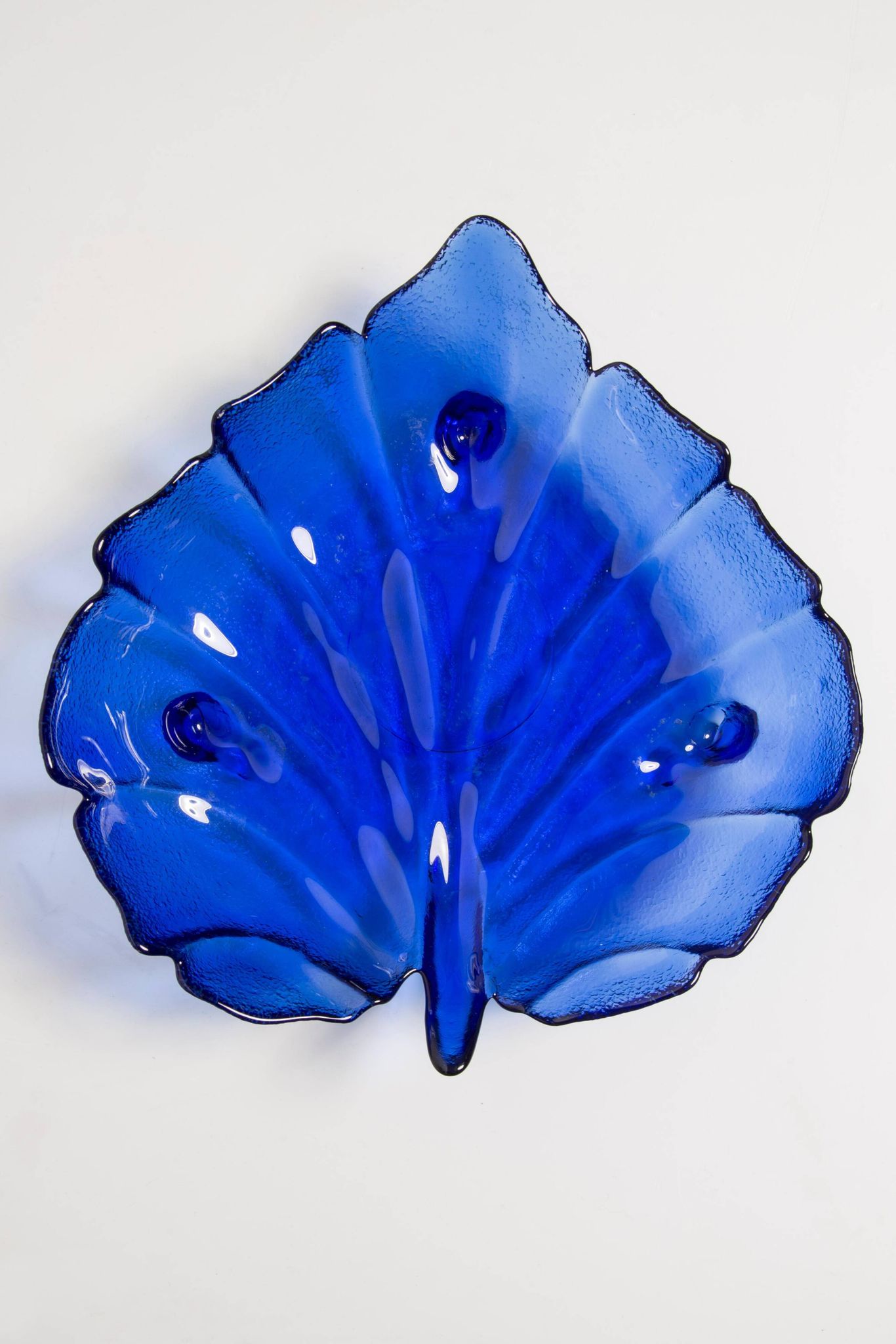 Decorative deep blue glass leaf plate, Italy, 1960s.
