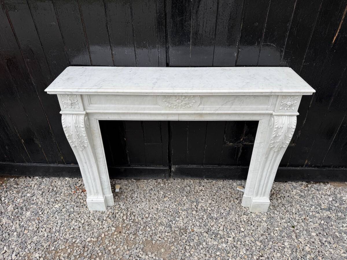 Louis XVI style fireplace in Carrara marble, circa 1880.