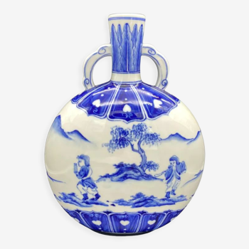 Chinese gourd vase in white and blue porcelain