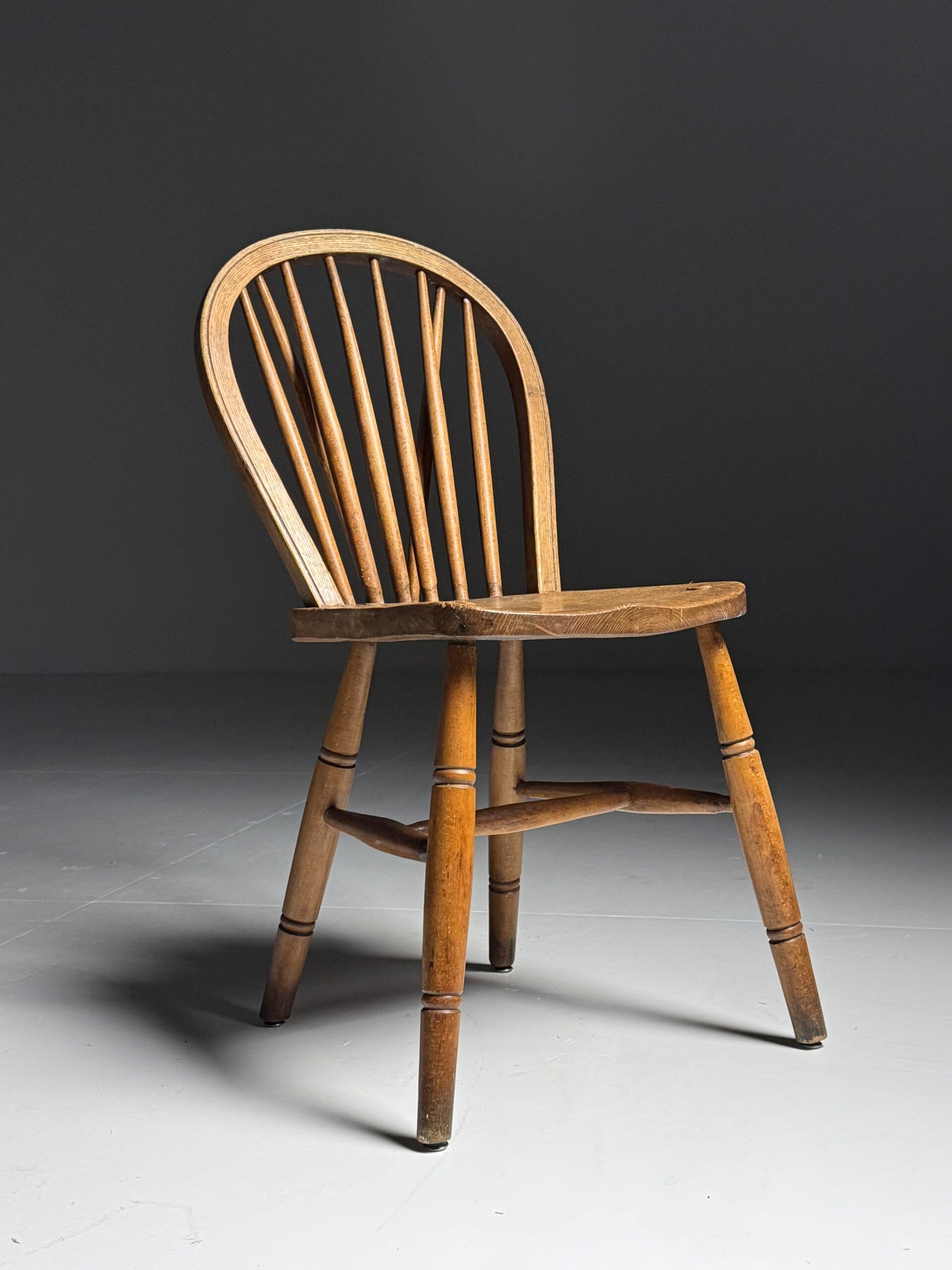Set of 2 Windsor chairs