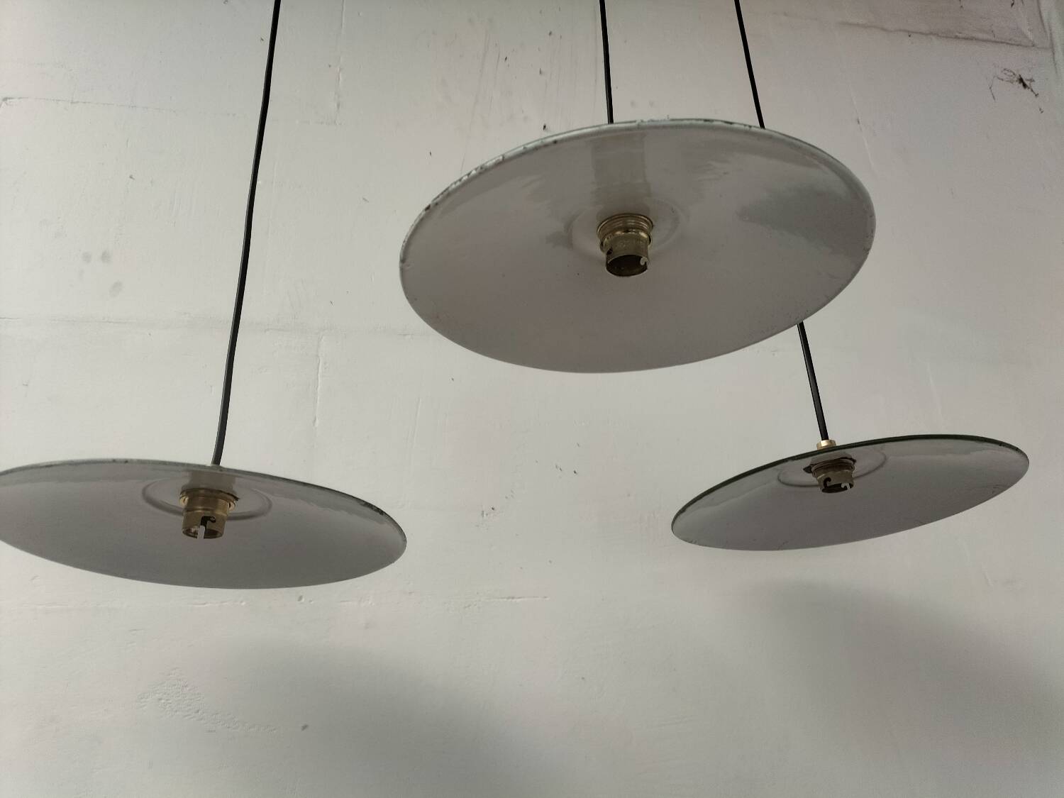 Enamelled sheet metal suspensions