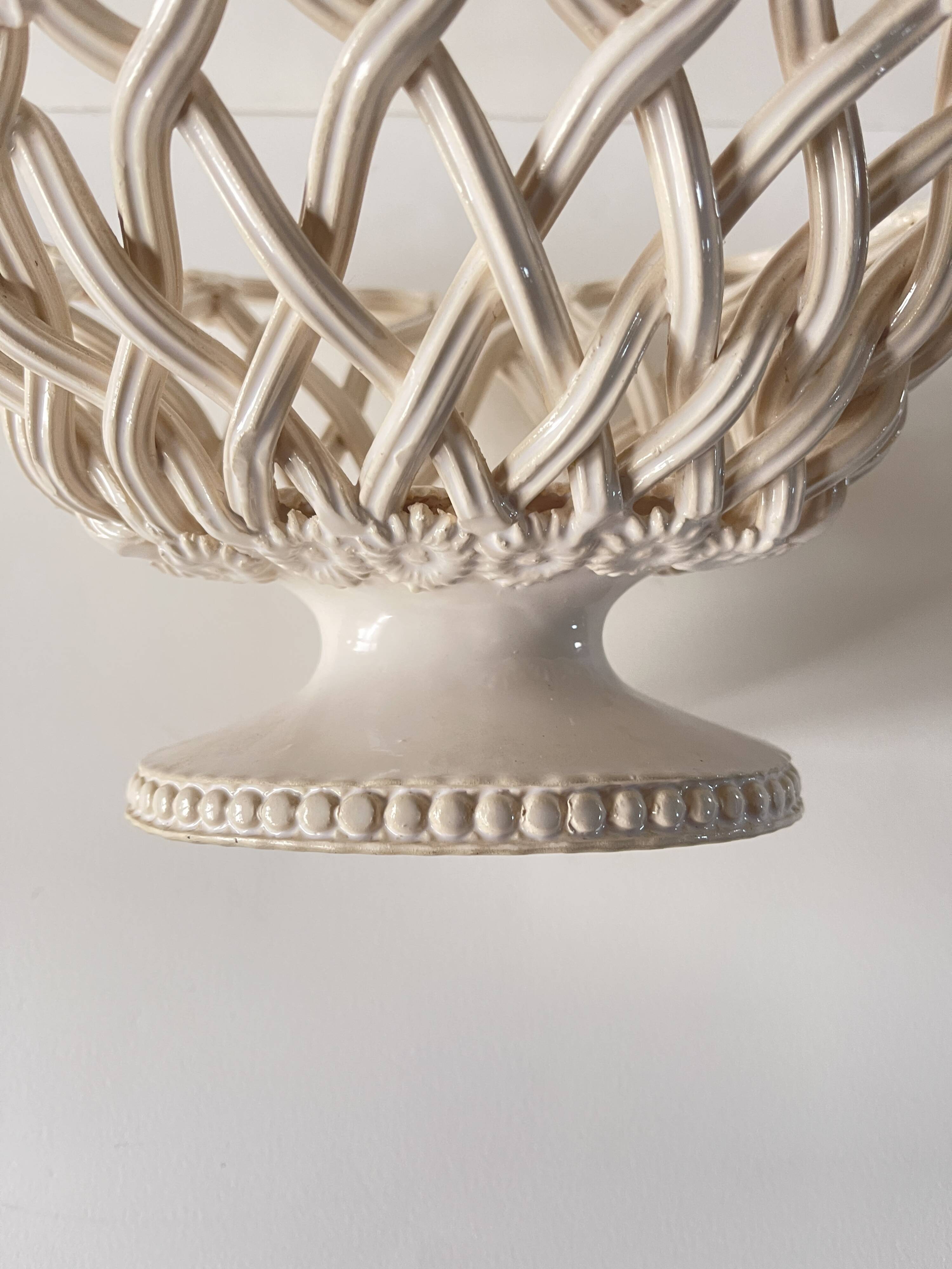 Pichon uzes earthenware basket