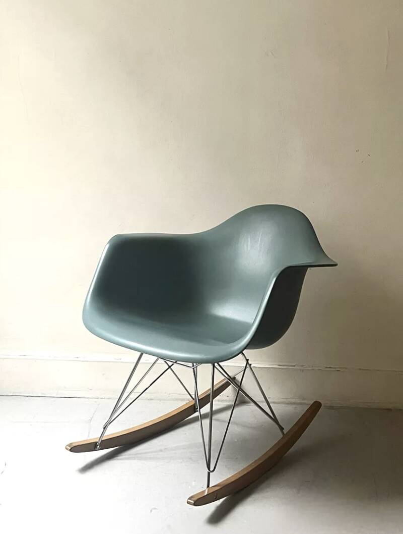 Eames Plastic Armchair RE RAR rocking chair design, Vitra edition
