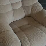 Paire de fauteuils vintage sculpturaux en tissu chenillé côtelé beige