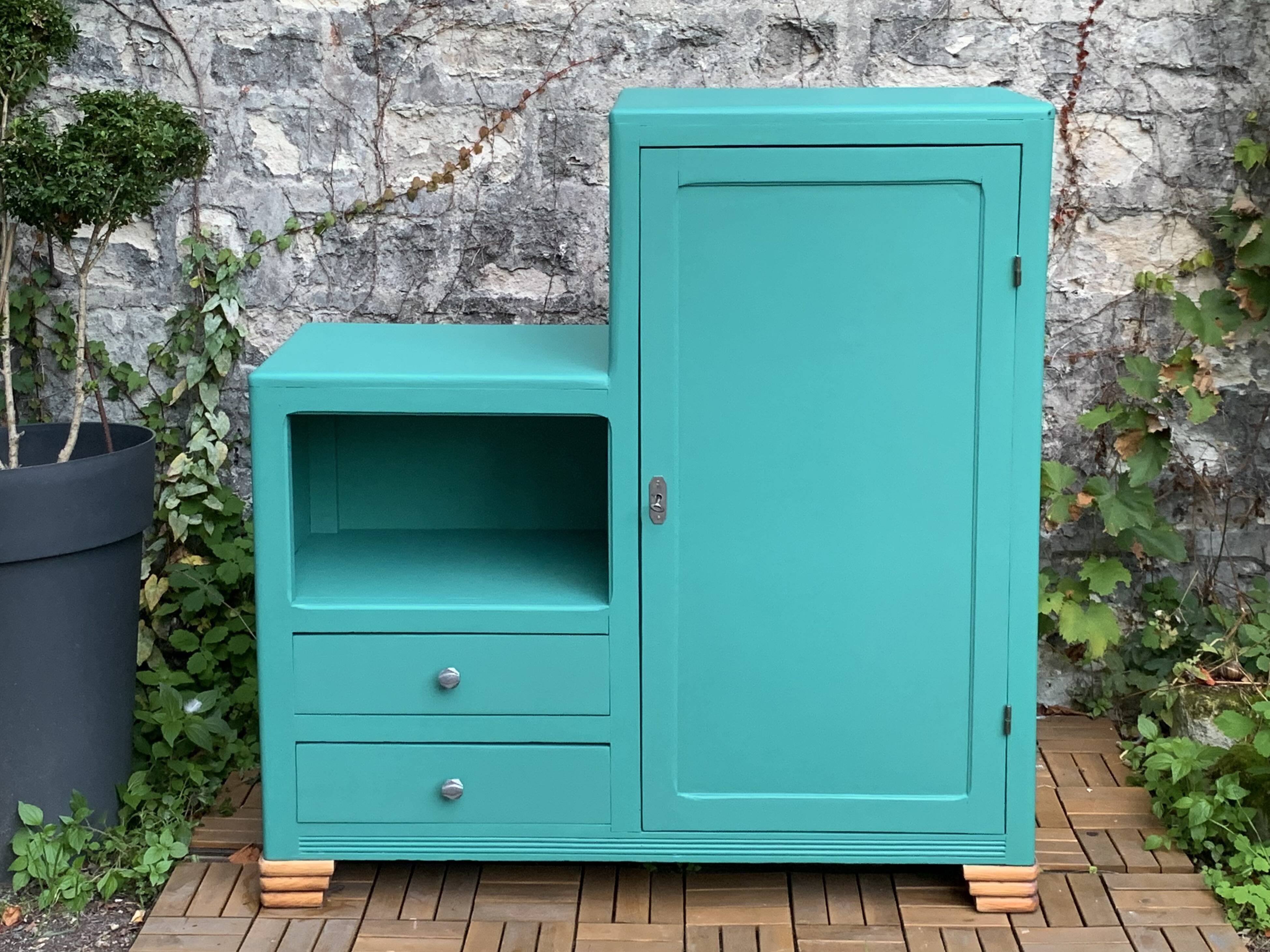 Asymmetrical Parisian wardrobe 1930