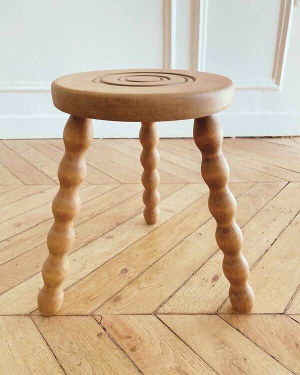 Petit tripode/ table de chevet/ tabouret vintage rénové, bois tourné, année