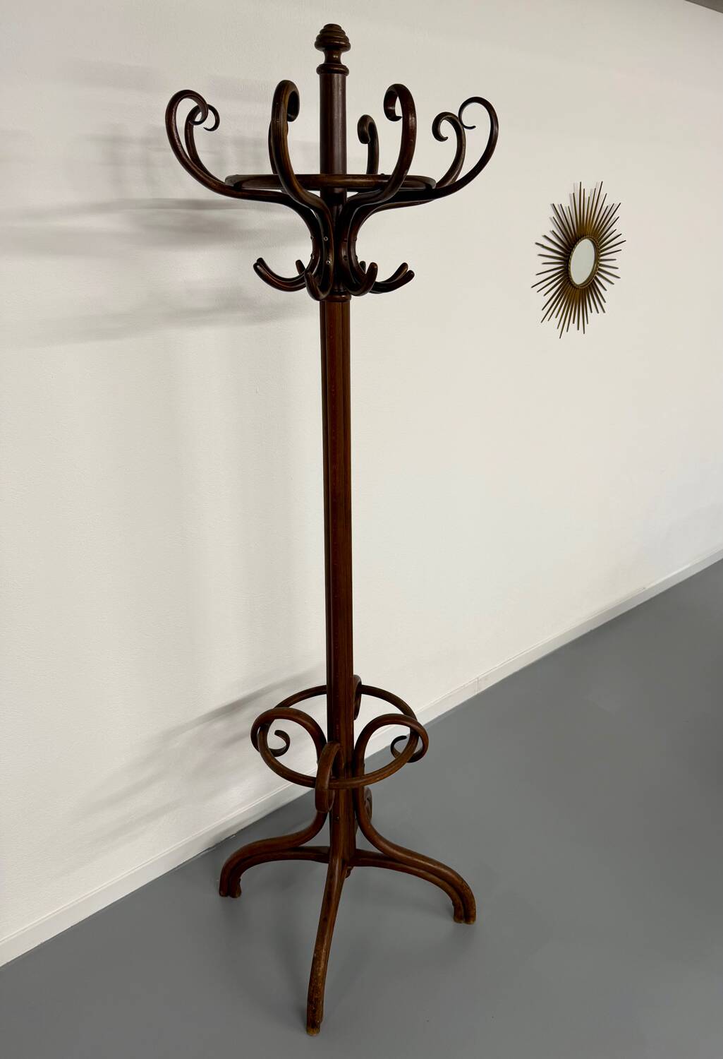 Curved wooden parrot coat rack 1940s thonet mod.10-401