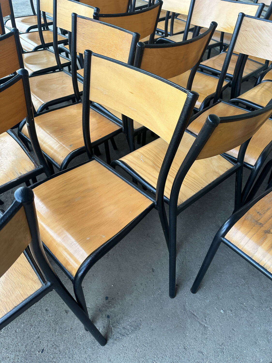 Lot de 50 chaises écoles bois et métal