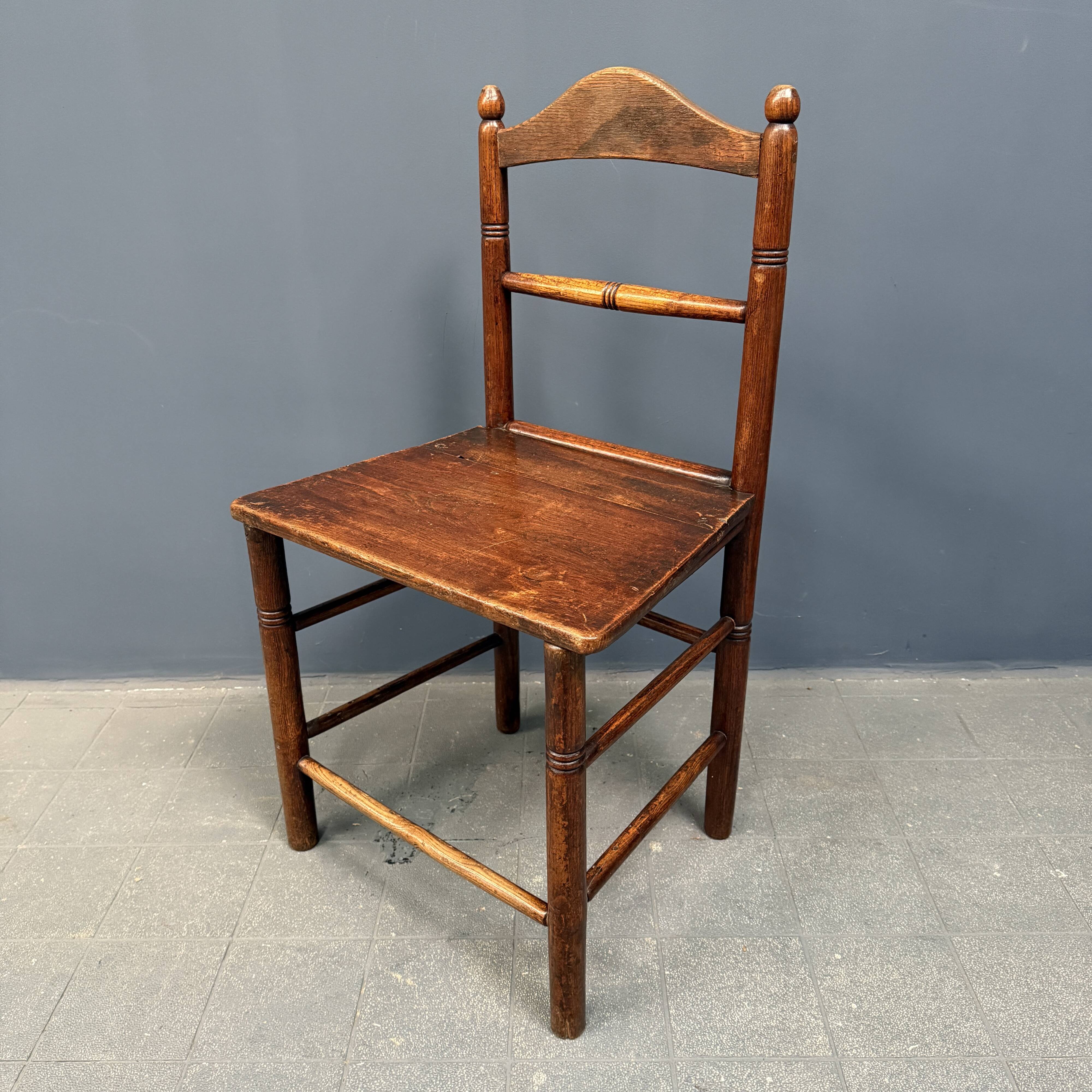 Ensemble de six chaises de cuisine anglaises anciennes
