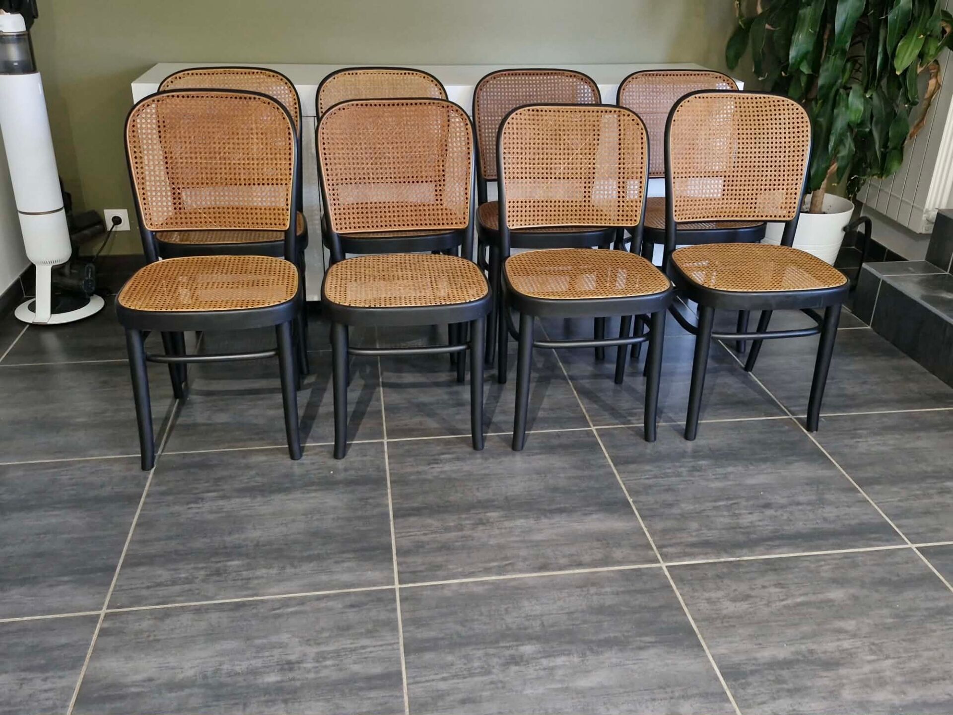 Set of 8 chairs no. 811 after Hoffmann, 1990s