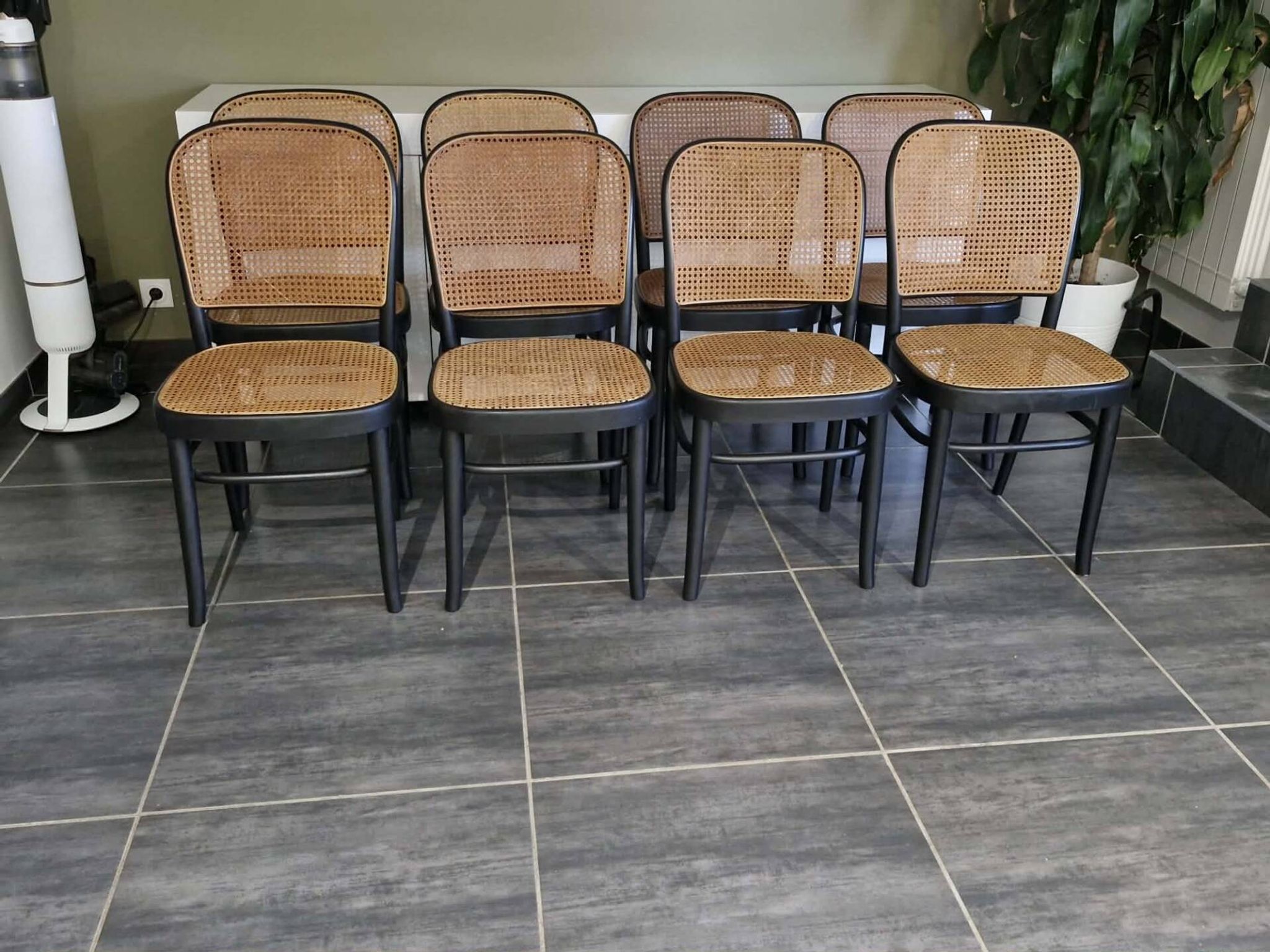Set of 8 chairs no. 811 after Hoffmann, 1990s